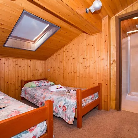 Sleeps 7 * Sala Comacina