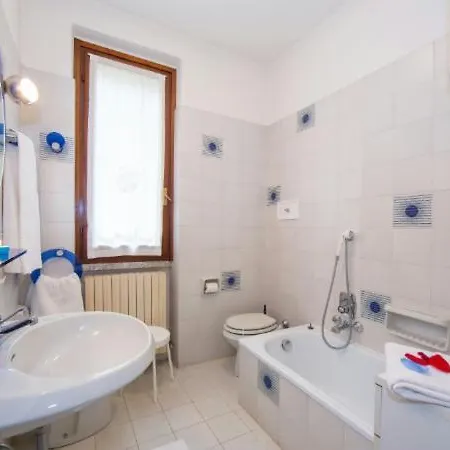 Sleeps 7 Sala Comacina